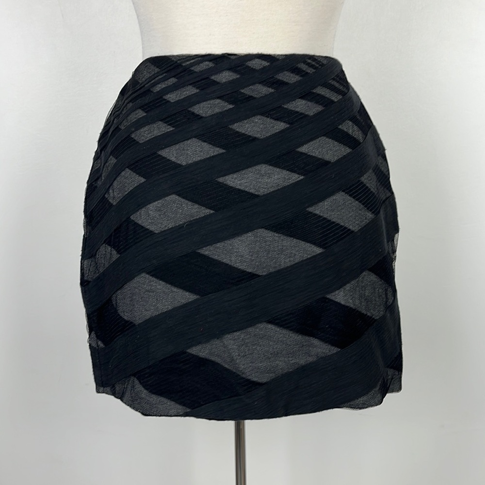 Robert Rodriguez, Women’s gray and black mini skirt, size 4